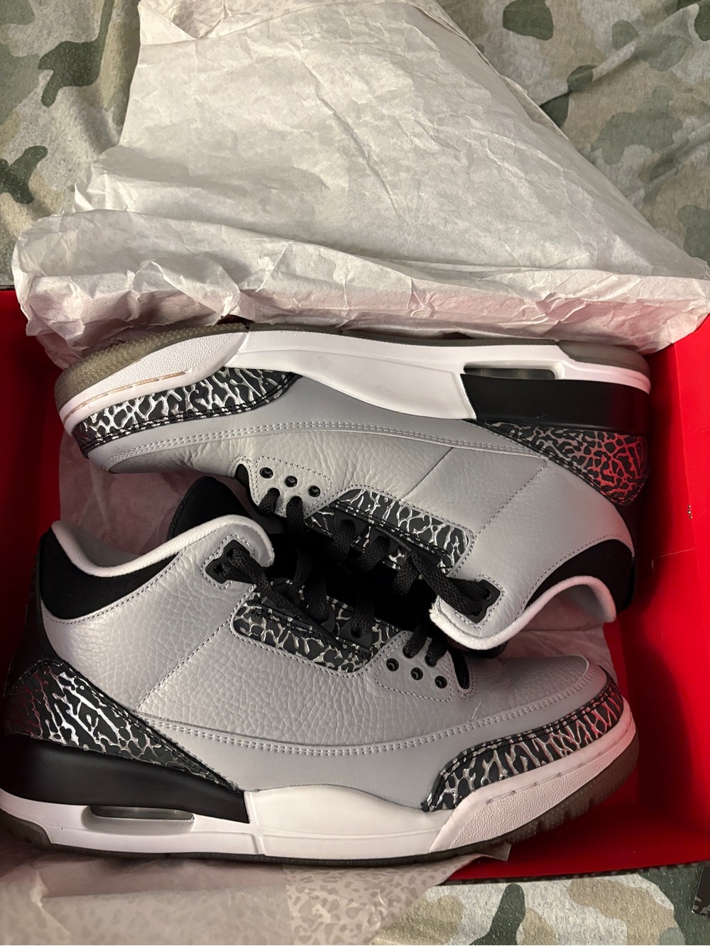 Air Jordan 3 Wolf Grey Men’s Sneakers Size US 10 Used in Great Condition.